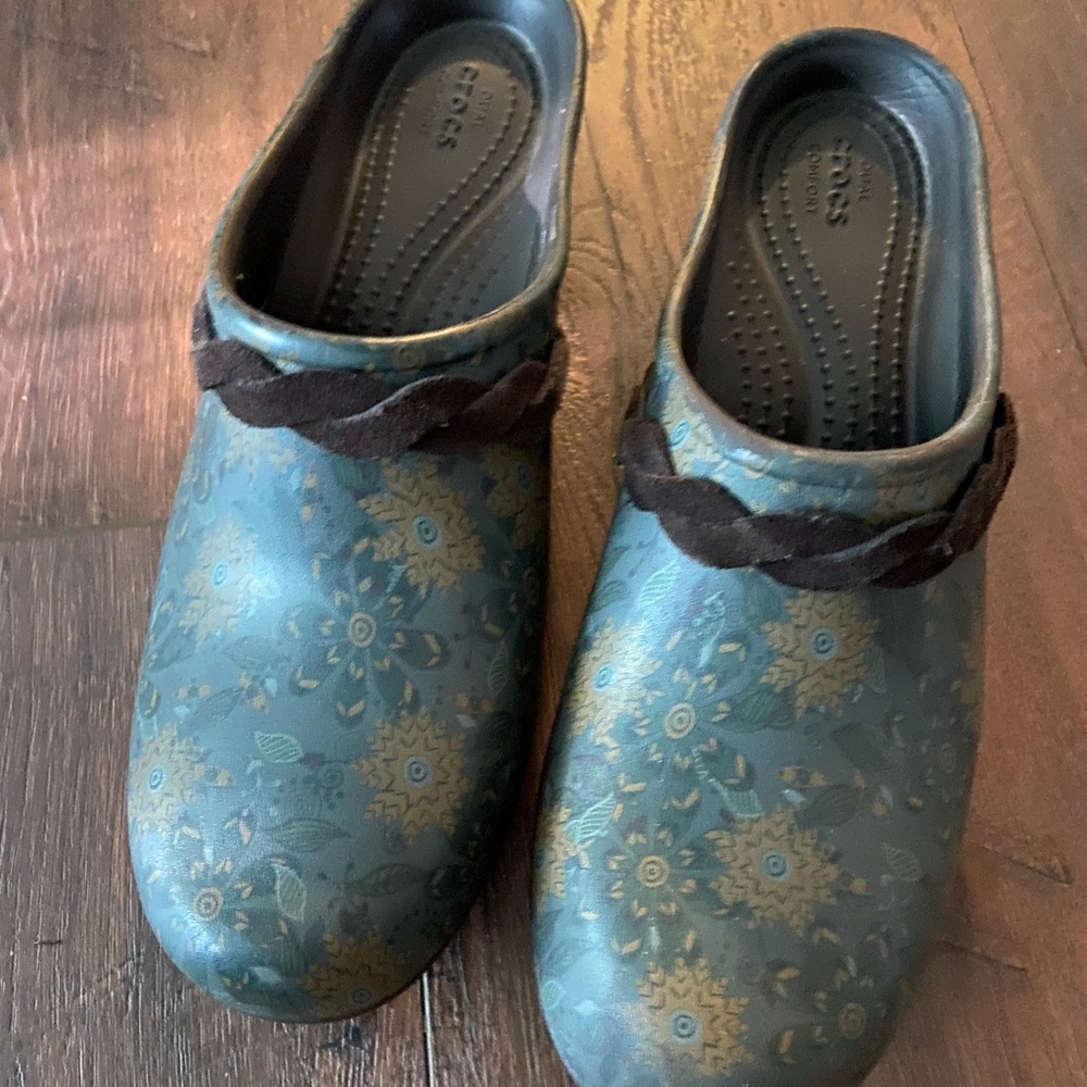 CROCS Sarah Floral Heeled Clogs Braided Strap 9